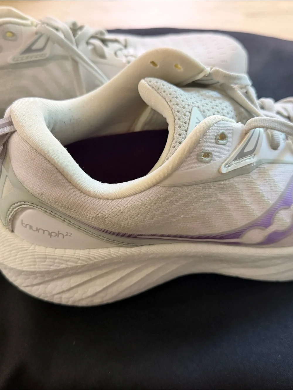Saucony Women White Triumph 22 Sneakers with Lavender Logo
